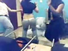 Tahaks näha porno mudel kooli vormi tegeleb
