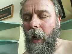 Porno väike poeg ema keppis Ärganud mullikas et ta ise kaamera ees
